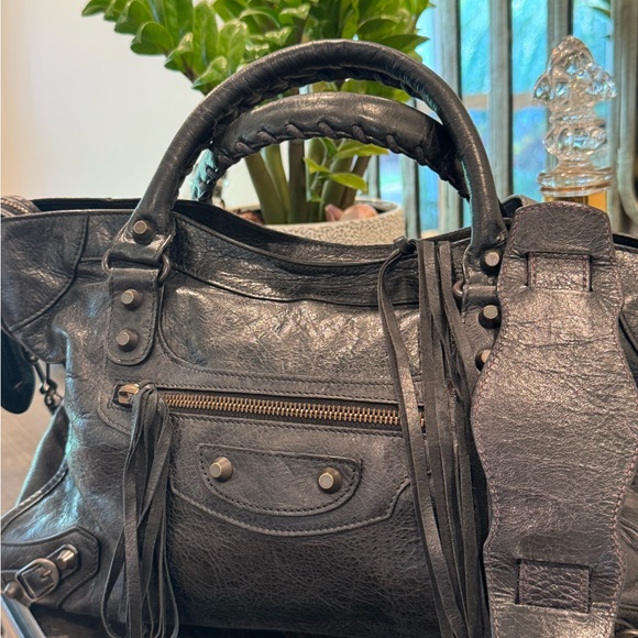 Black Leather Handbag - Picture 2 of 7